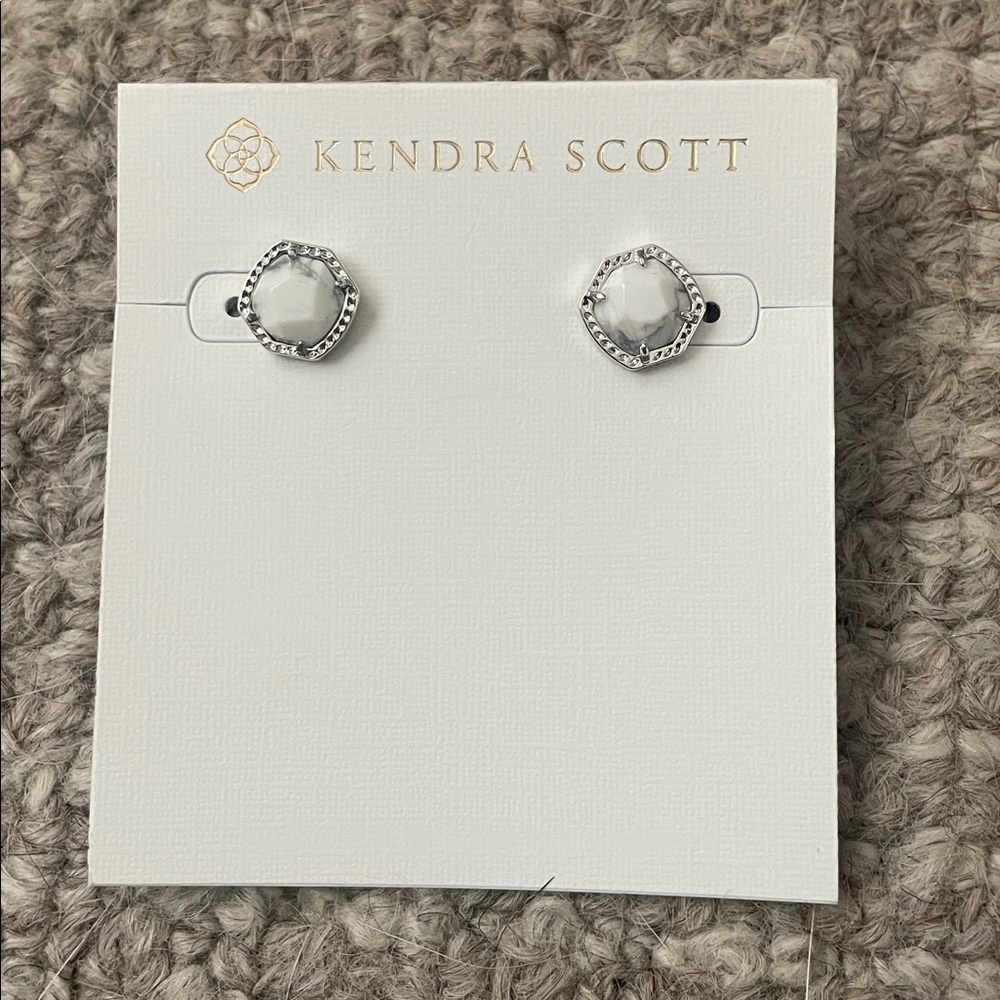 ✨NWT✨ Kendra Scott Davie Stud Earrings